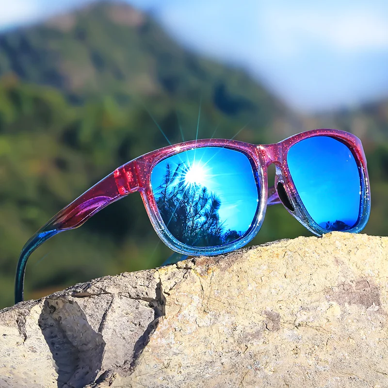 Nieuwe stijl unisex gepolariseerde vierkante mode-zonnebril - lichtgewicht paars glitterframe, TAC-lenzen voor buitensporten en mode