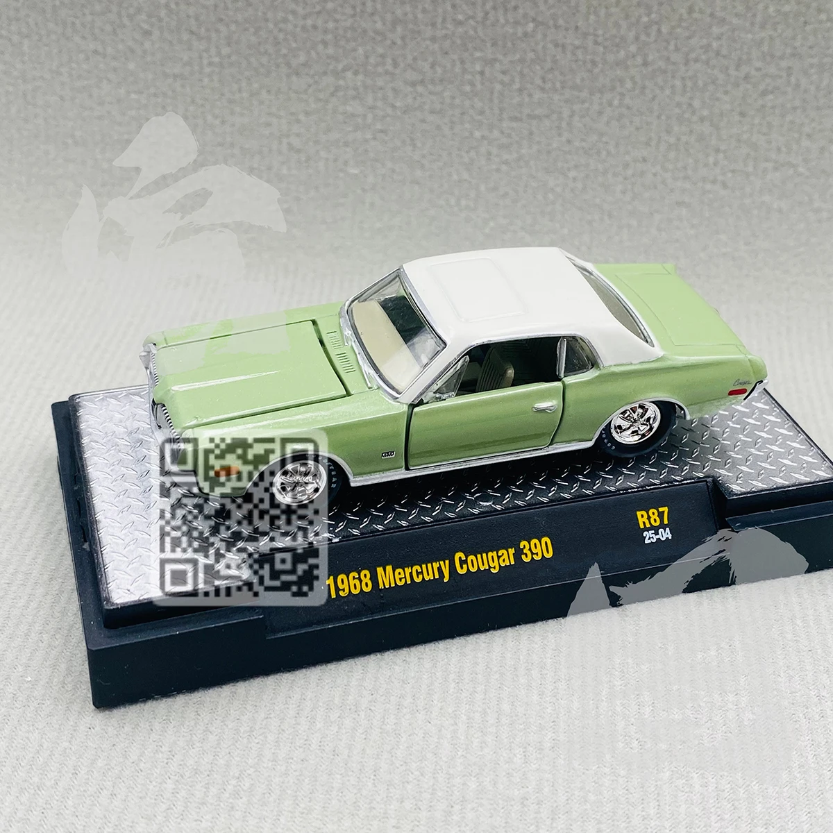 Máquinas M2 escala 1:64 aleación fundida 1968 Mercury Cougar 390 Coupe juguetes coches modelo clásicos regalos para adultos recuerdo pantalla estática
