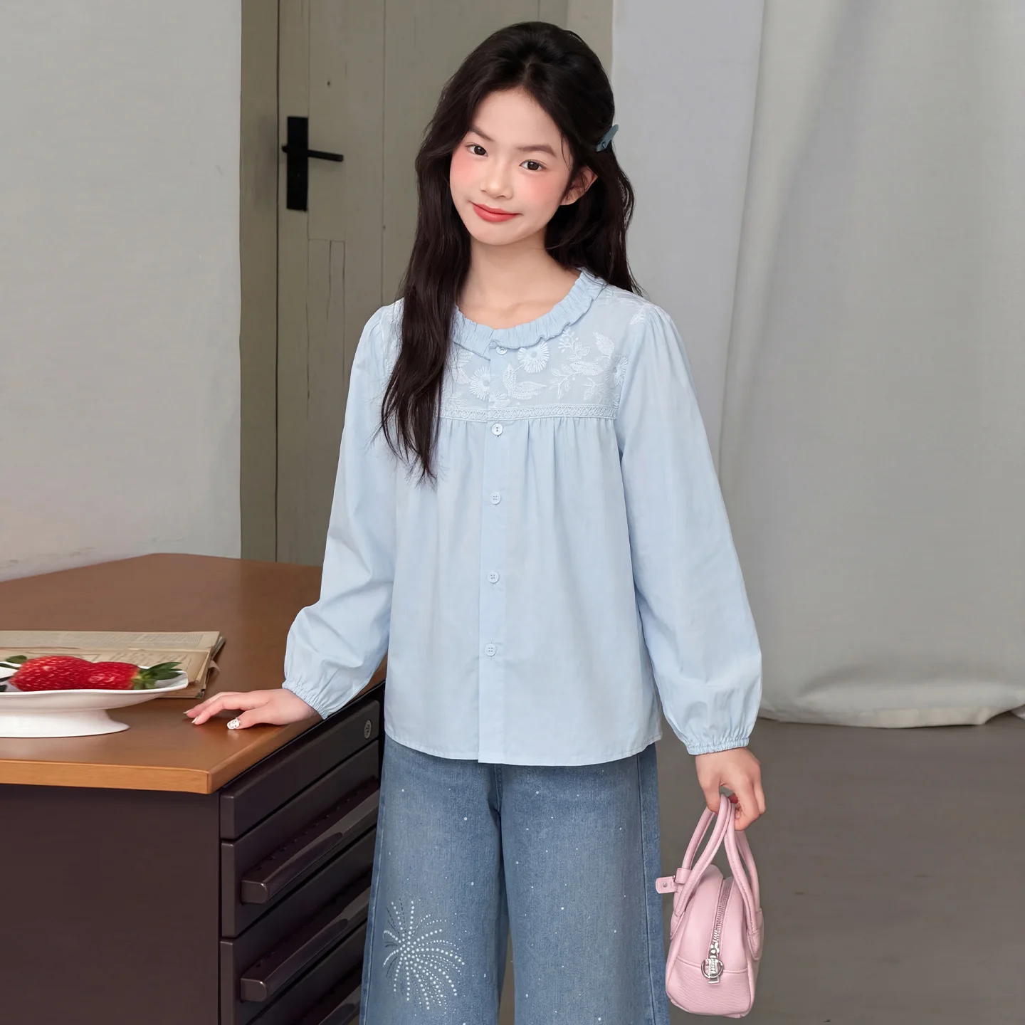 Korean Style Children Long Sleeve Blouses with Lace and Flowers for Tween Girls Elegant Spring Autumn Clothing Female Kids Shirt