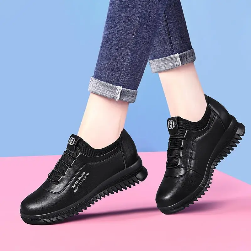 

Женские повседневные кожаные спортивные туфли Yearcon: Новинка осени, модные, универсальные, для женщин среднего возраста, лоферы