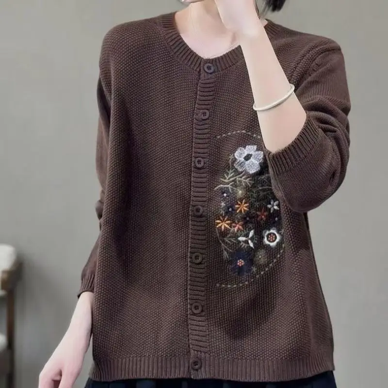 2023 New Autumn and Winter Fashion Retro Knitted Cardigan Long Sleeve Temperament Commuter Loose Embroidered Women\'s Sweater