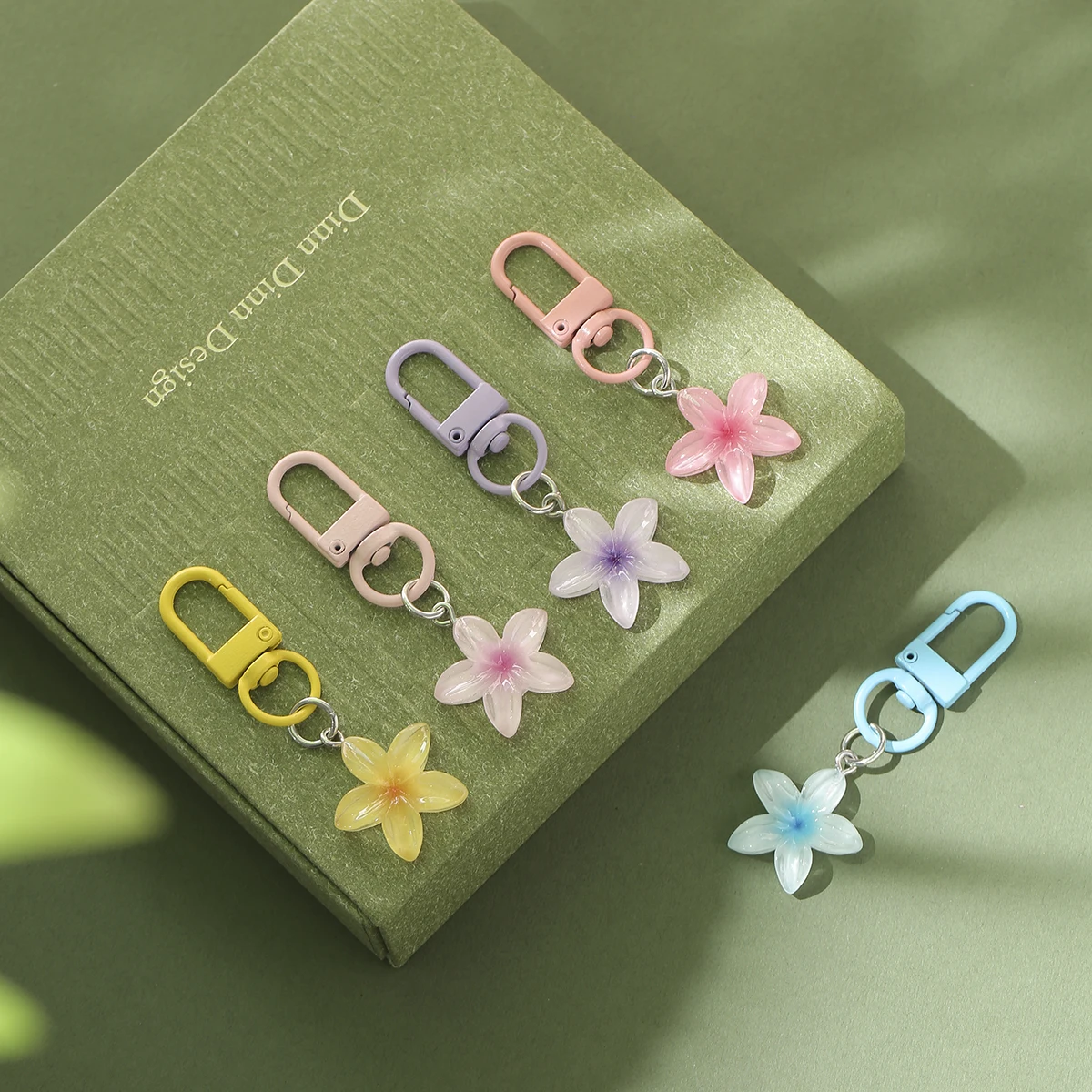 5PCS Nette Blume Schlüsselanhänger für Frauen Floral Schlüssel Ketten Tasche Anhänger Harz DIY Schlüsselring Schmuck Kopfhörer Dekoration Mädchen geschenk