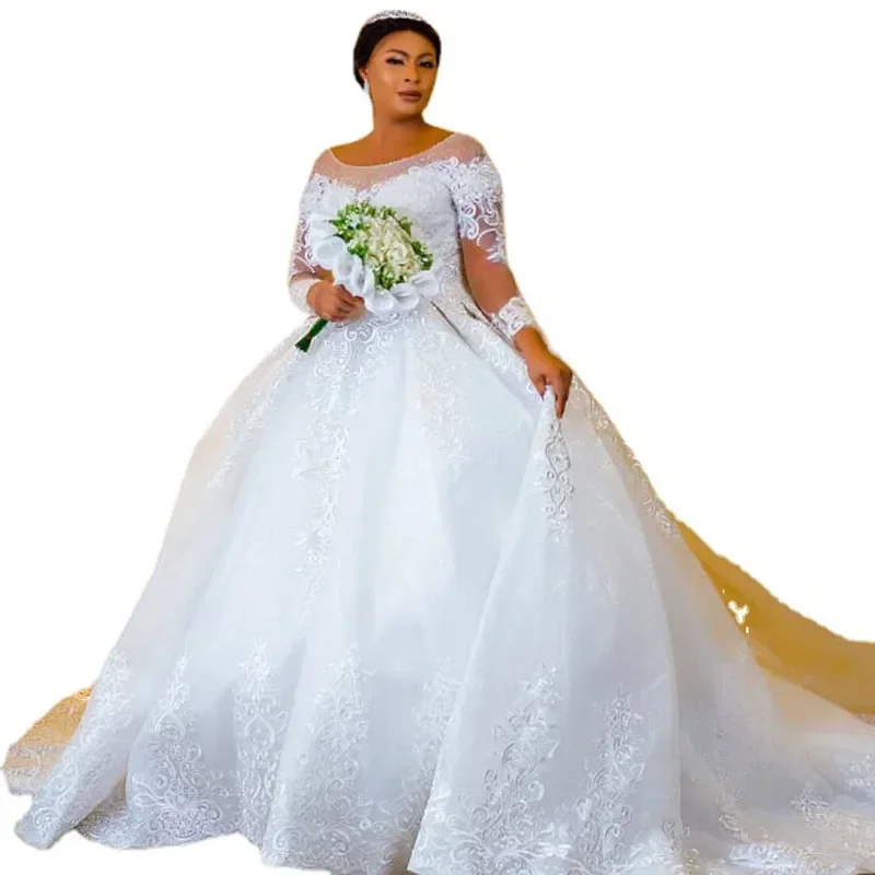 カスタマイズされたスクープネックラインプラスサイズのウェディングドレスチャペルトレインレースアップリケビーズコルセットバックベスティドデノビア2025