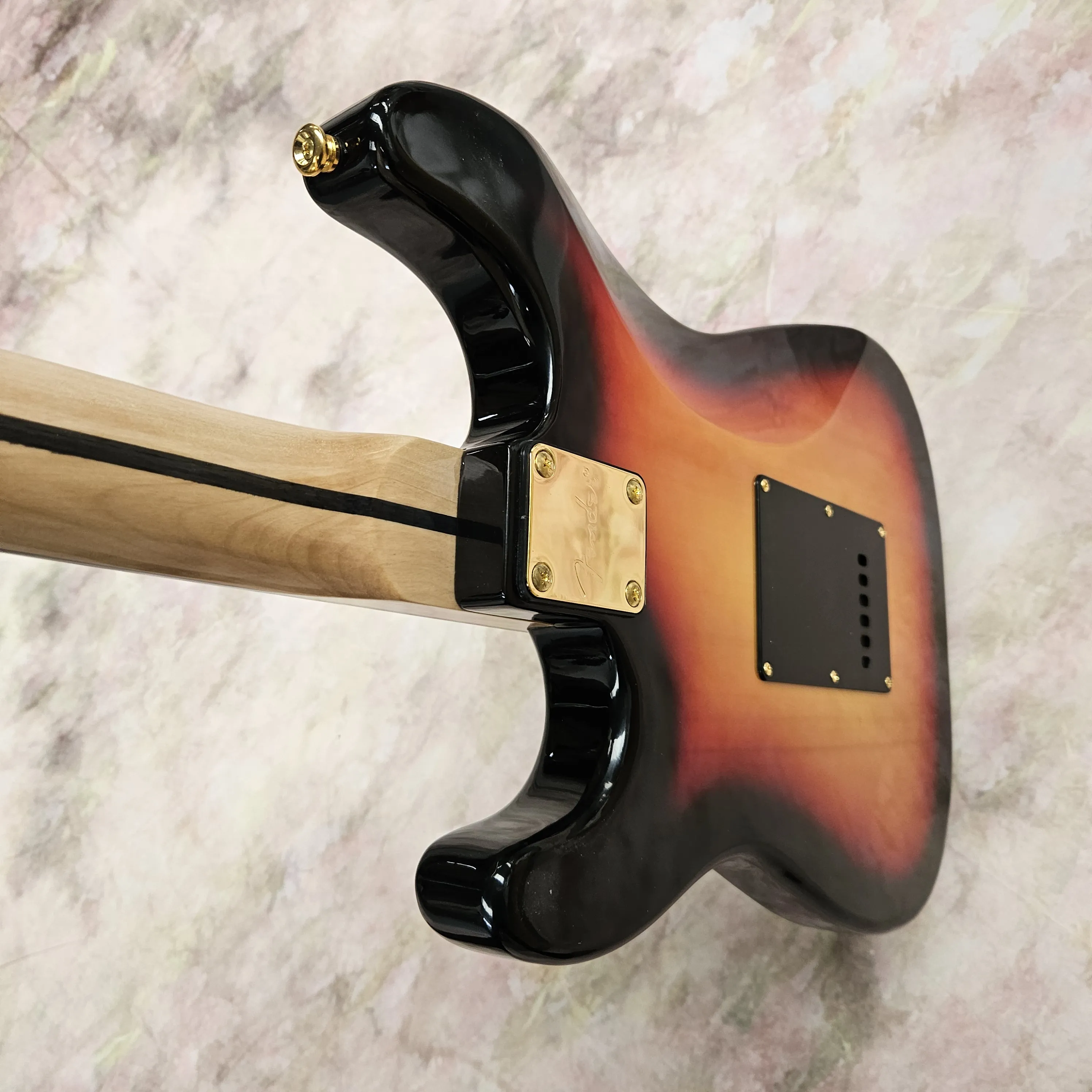 선버스트 색상의 일렉트릭 기타, SSS 픽업, 금색 하 - Electric Guitar Beginner 리뷰 및 가격