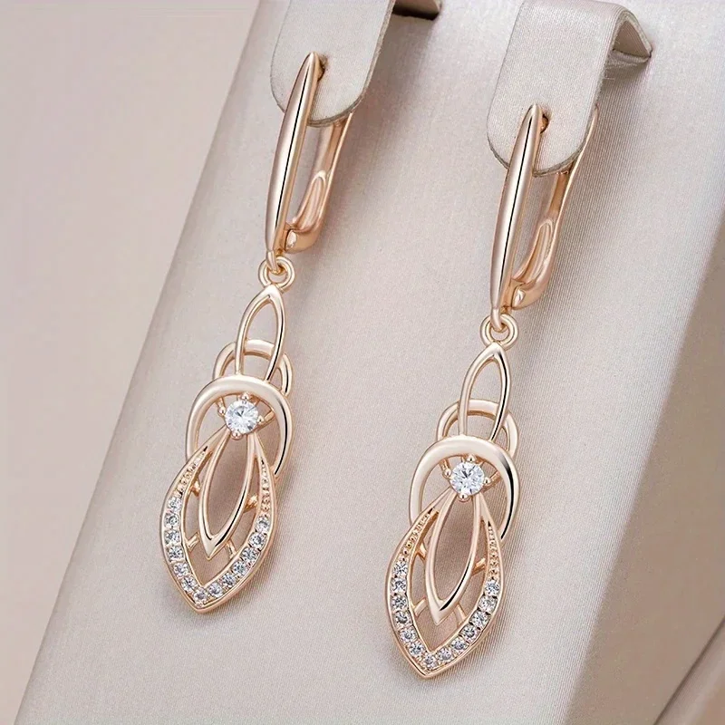 Fashion Exquisite Synthetic Zirconia Inlaid Hollowed-out Dangle Earrings Women's Elegant Golden Plated Banquet Pendant Earrings