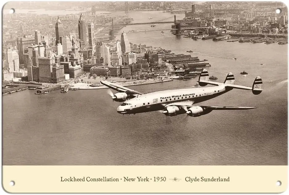 fc slnd rt Lockheed Constellton (Conne) - Over New York Cty 1950 - Vntge vton Poster by Clyde Sunderlnd - 8 x 12 nch Vntge Metl