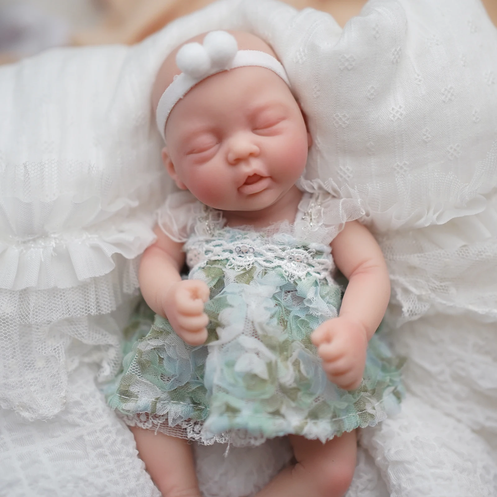 

Lifelike 7 Inch Full Body Silicone Baby Doll Mini Reborn Doll Anti Stress Toy for Children