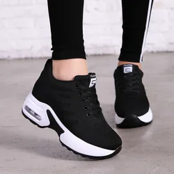 Nuove scarpe sportive con plateau, scarpe casual traspiranti, scarpe alla moda da donna con altezza più alta e superiore.