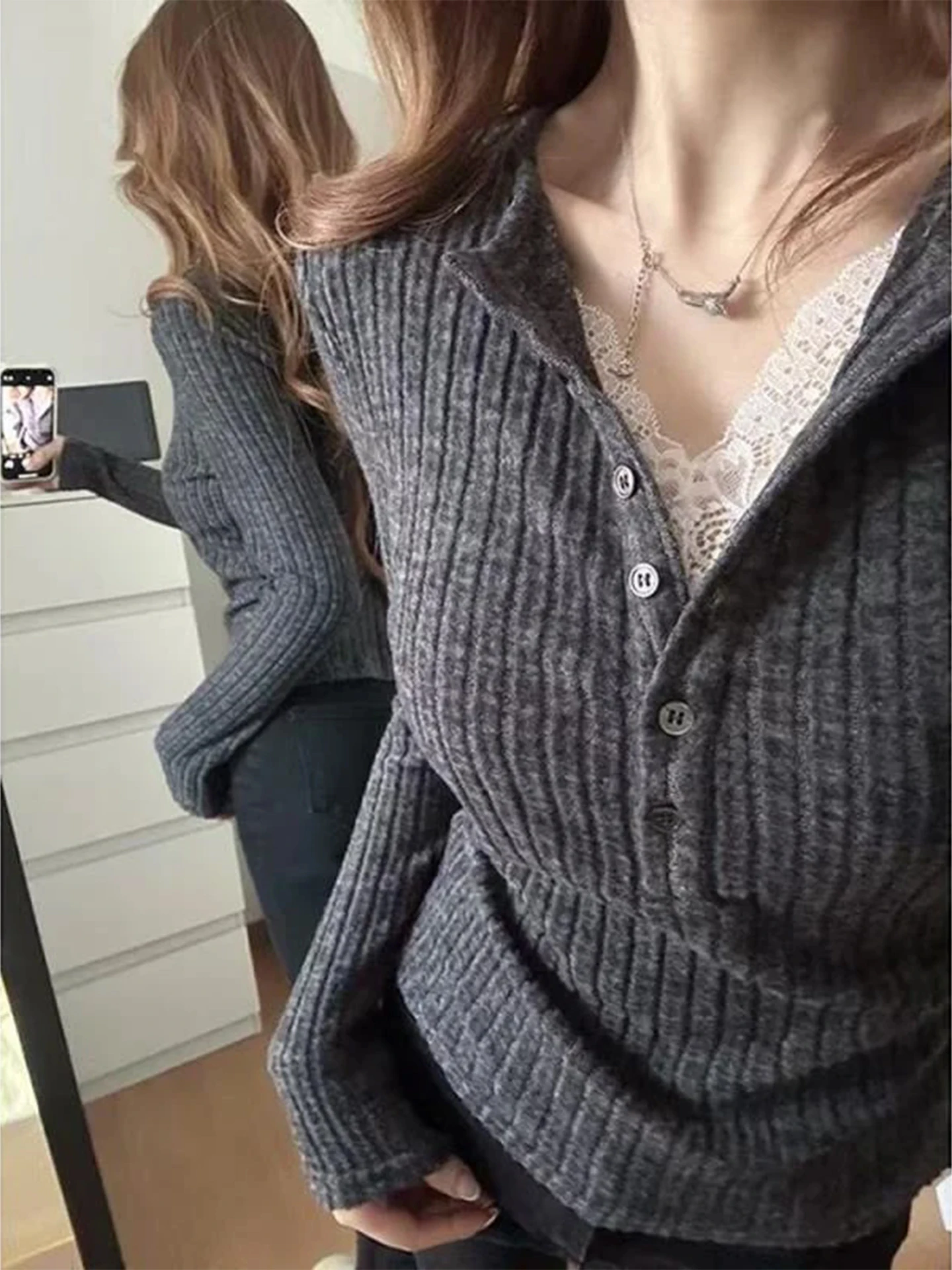 

Korean Sle ey Lace Splice V-Ne Long Sve Knitted Sweater Women's Autumn Winter Slimming Fake Two-Piece Inner ort Top