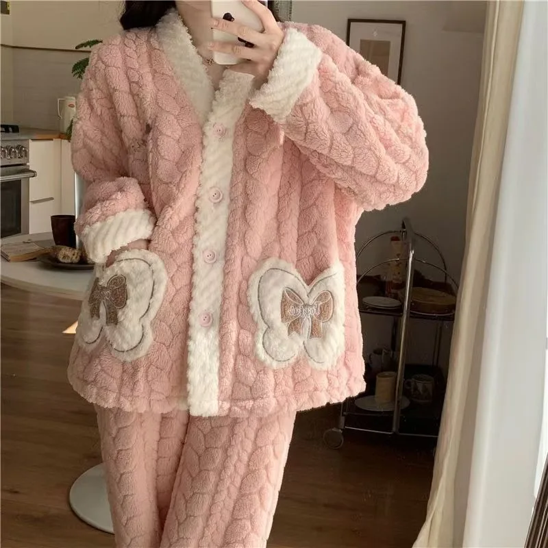 

Новая осенне-зимняя одежда для сна, женская повседневная домашняя одежда из утолщенного кораллового флиса, фланелевый комплект из двух предметов 2025 года.