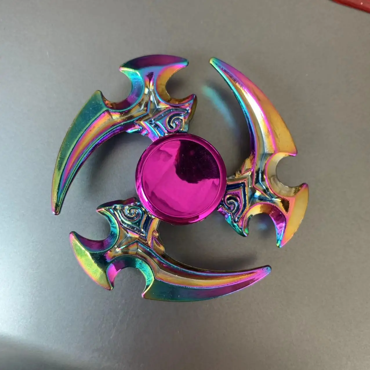 新しい 28 スタイルのカラフルな金属フィジェットスピナー減圧合金
