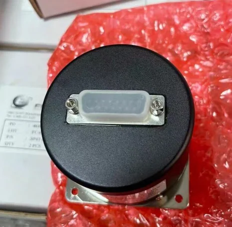 SP4T-0A-18A-TC002 Радиочастотный коаксиальный переключатель, управляемый напряжением (электронное управление) Однополюсный четырехпозиционный коаксиальный переключатель