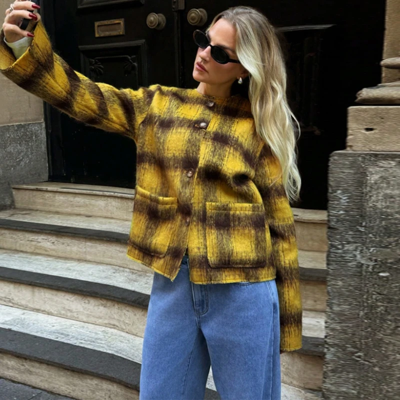 

TARUXY Plaid Single-Breasted Round Neck Jacket Women's Fashion Loose Pocket Long Sleeves Leisure Coat Autumn Commuting Clothing