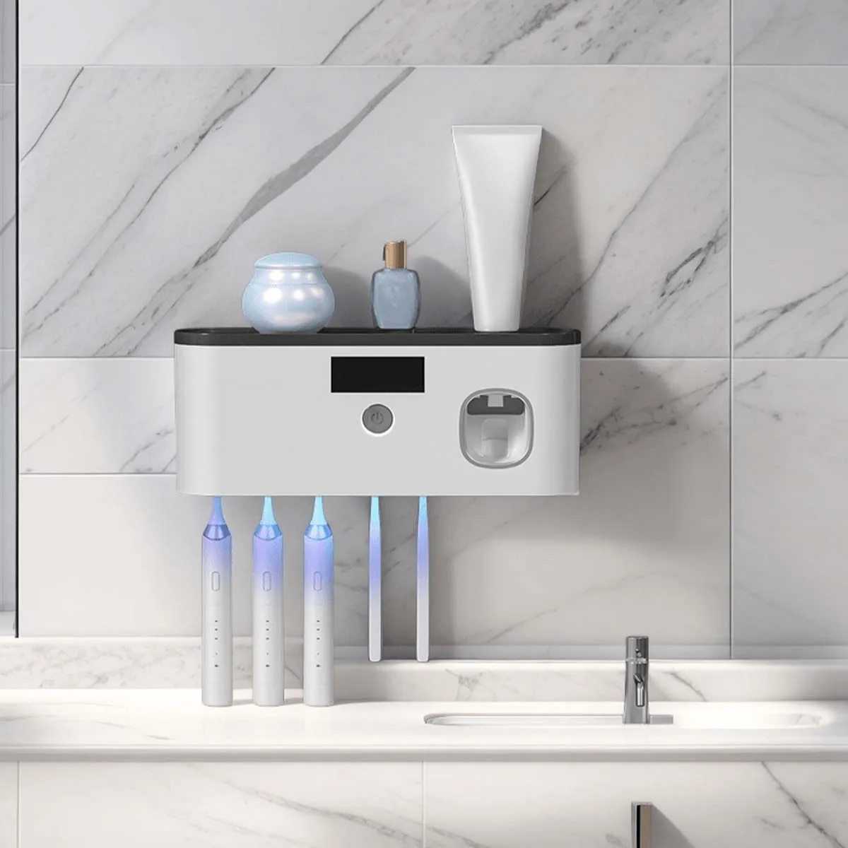 حامل فرشاة الأسنان المثبت على الحائط مع موزع معجون الأسنان USB قابل لإعادة الشحن منظمة الحمام لوازم الحمام للفندق المنزلي