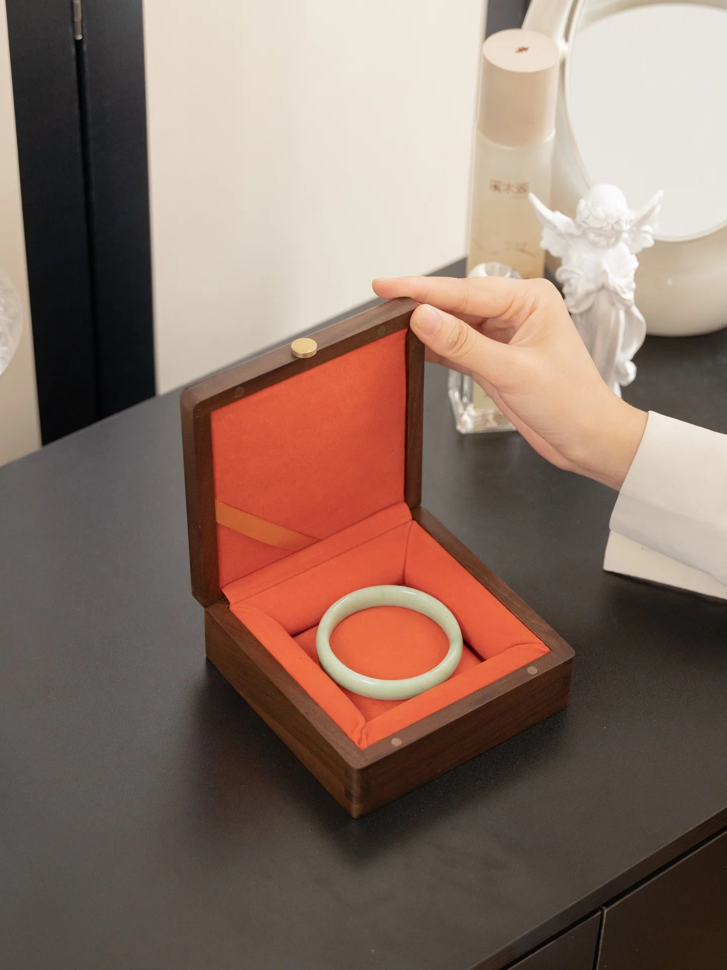 high-end-wooden-box-bracelet-storage-for-wedding-gifts-fine-jewelry-case-for-turpan-and-hetian-jade-bracelets-vintage-style
