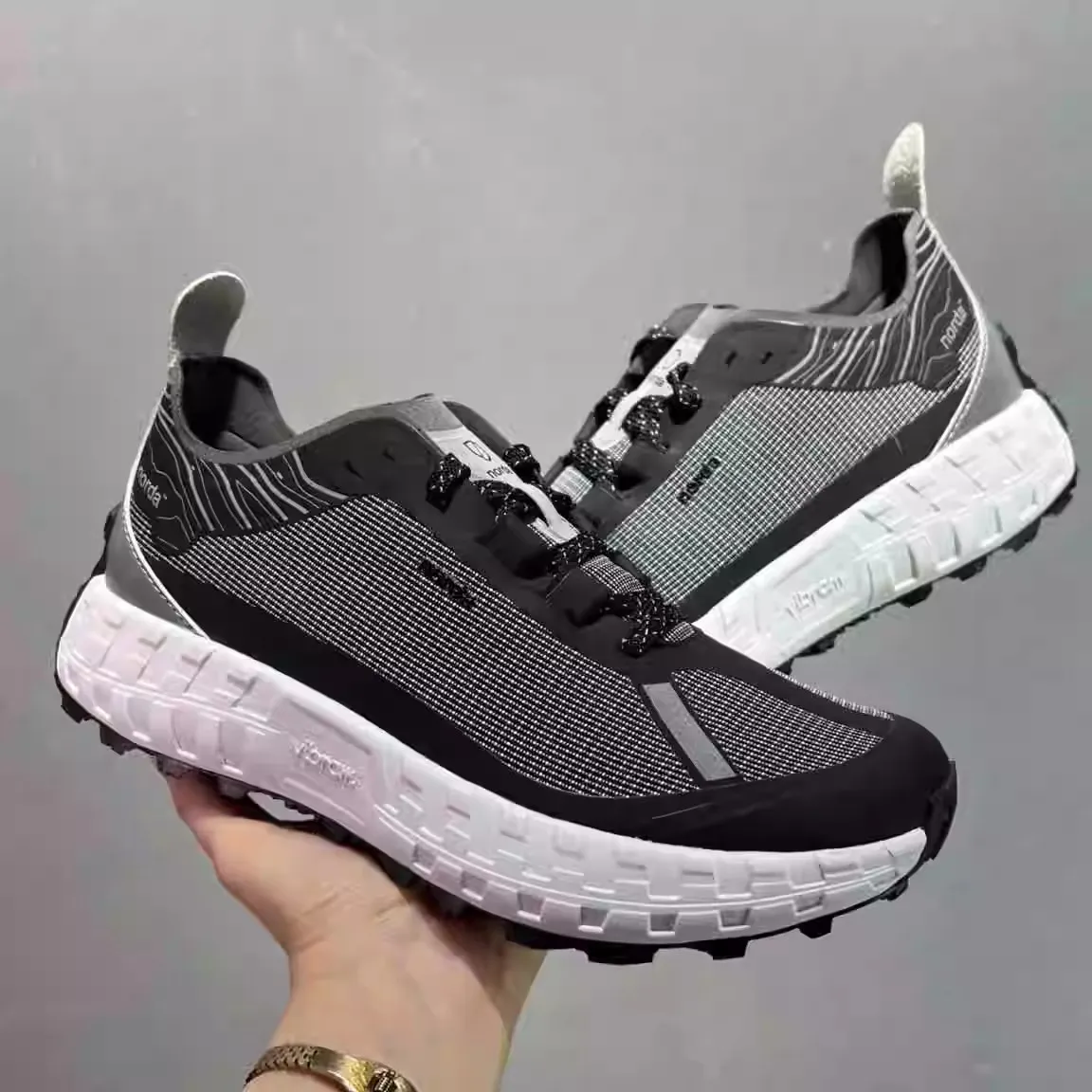 Classic 2025 Zipper Hiking Boots Professional Anti-Slip Hiking Boots Designer Wearable Hiking Sneakers