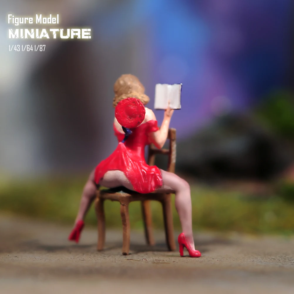 Miniaturowe figurki 1/87 1/64 1/43 1/24 Scarlet Girl and Chair Figurka People Model Diorama Dolls Creative Photography Scene Prop