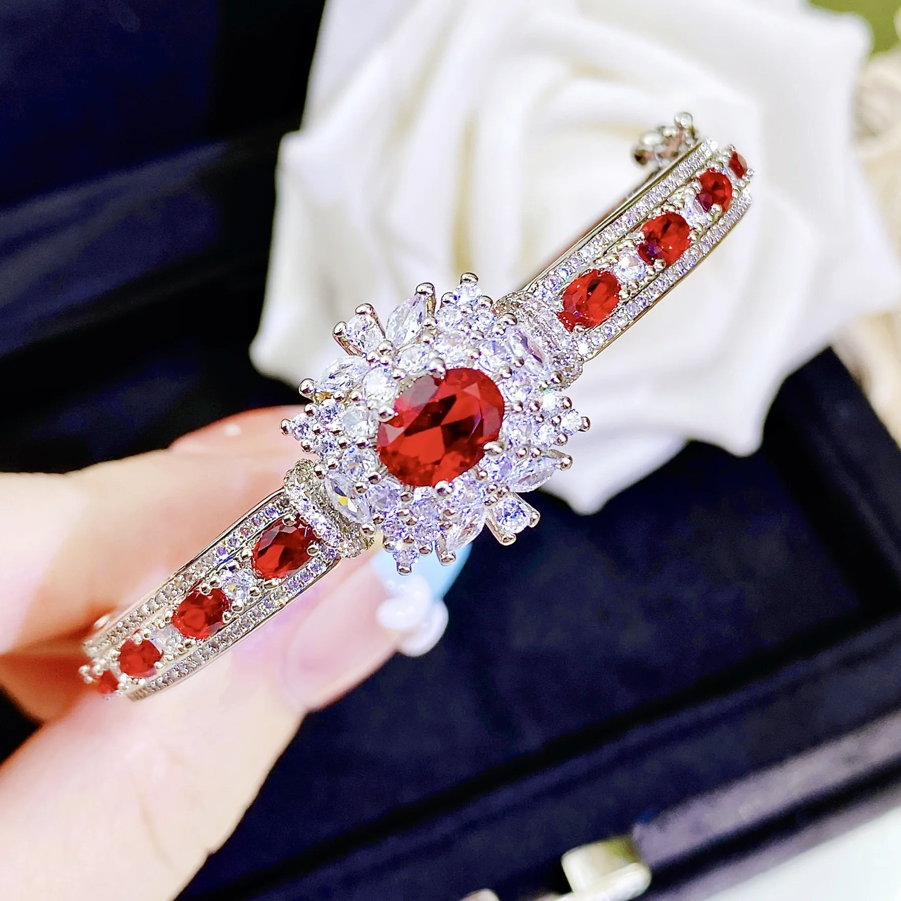 Women buckle flower bracelet vintage diamond-set gemstone colored treasure