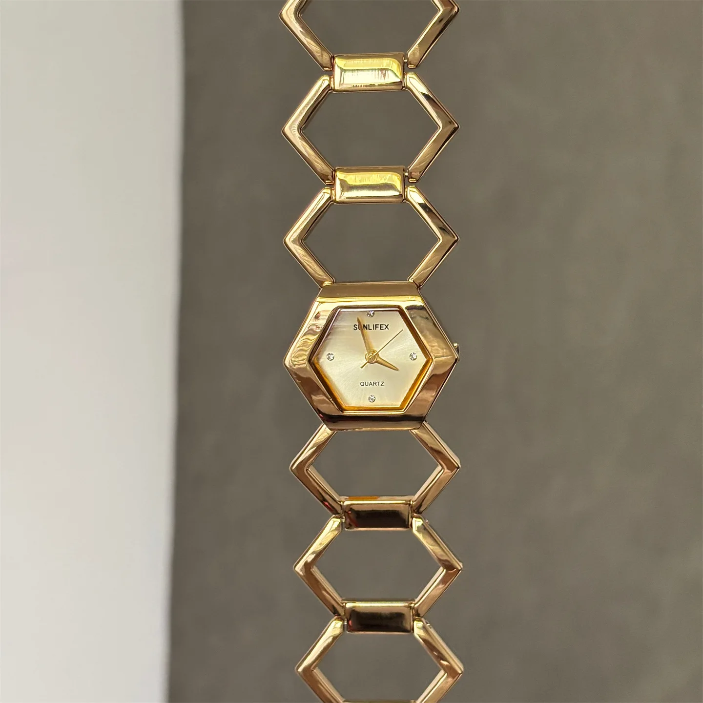 Sunlifex rhombic quartzo senhoras relógio de pulso pulseira de aço luxo relógio feminino ouro oco pulseira relógios feminino elegante