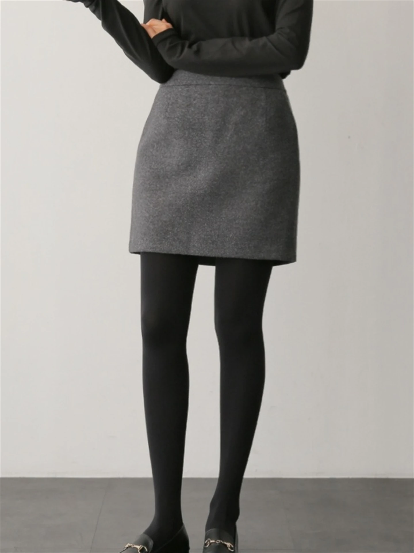 Deep Grey Woolen  Skirt Women's Spring 2026 New Outerwear A-Line Short Skirt Tight Fit Casual High Waist Zipper Design