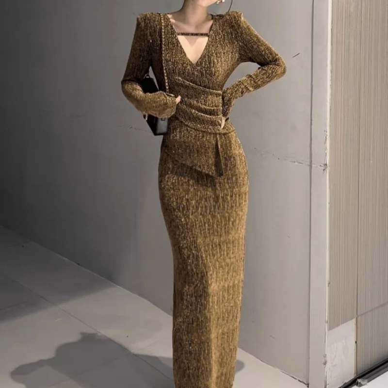 

2026 New Early Spring Shiny FabricVCollared Dress With Waist-Cinching Pleats, Bodycon Skirt, Long Evening Gown