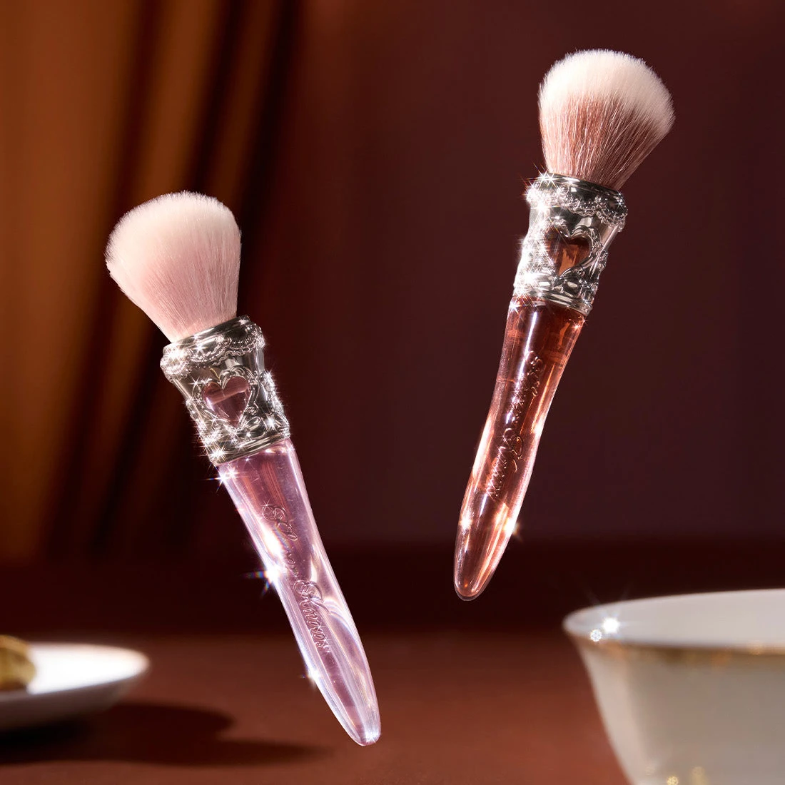 フラワーノーズ スウィーティーベア ラウンドブラッシュブラシ ソフトふわふわメイクブラシ パウダー＆ブラッシュ用 プロフェッショナルフェイスチークブラシ