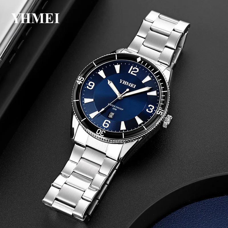 Modern Business Quartz Watch, Stylish Stainless Steel Waterproof Chronograph for Men, Sporty & Professional Design