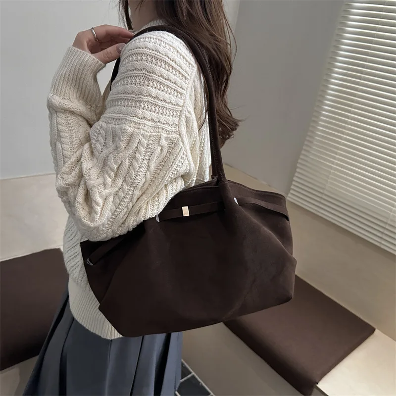 Vintage Wildleder-Schultertasche für Damen, minimalistische Tragetasche mit großem Fassungsvermögen, Retro-Schulterhandtasche für den täglichen Gebrauch und Reisen. – Detail 13