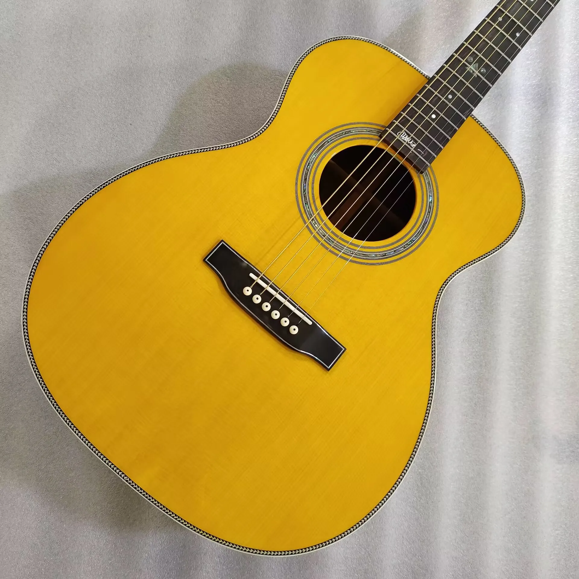 

AAA solid spruce Rosewood Acoustic Guitar,000-28 Guitar Handmade, OM28 with signature and pickups
