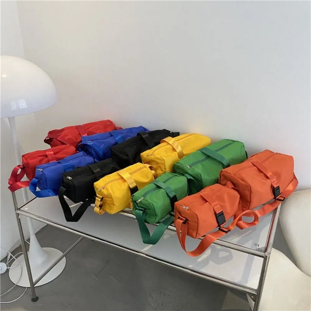 

Fashion Buckle Design Sports Gym Bag Large Capacity Lightweight Yoga Mat Carry Bag Ｗaterproof Oxford Cloth Shoulder Bag Travel