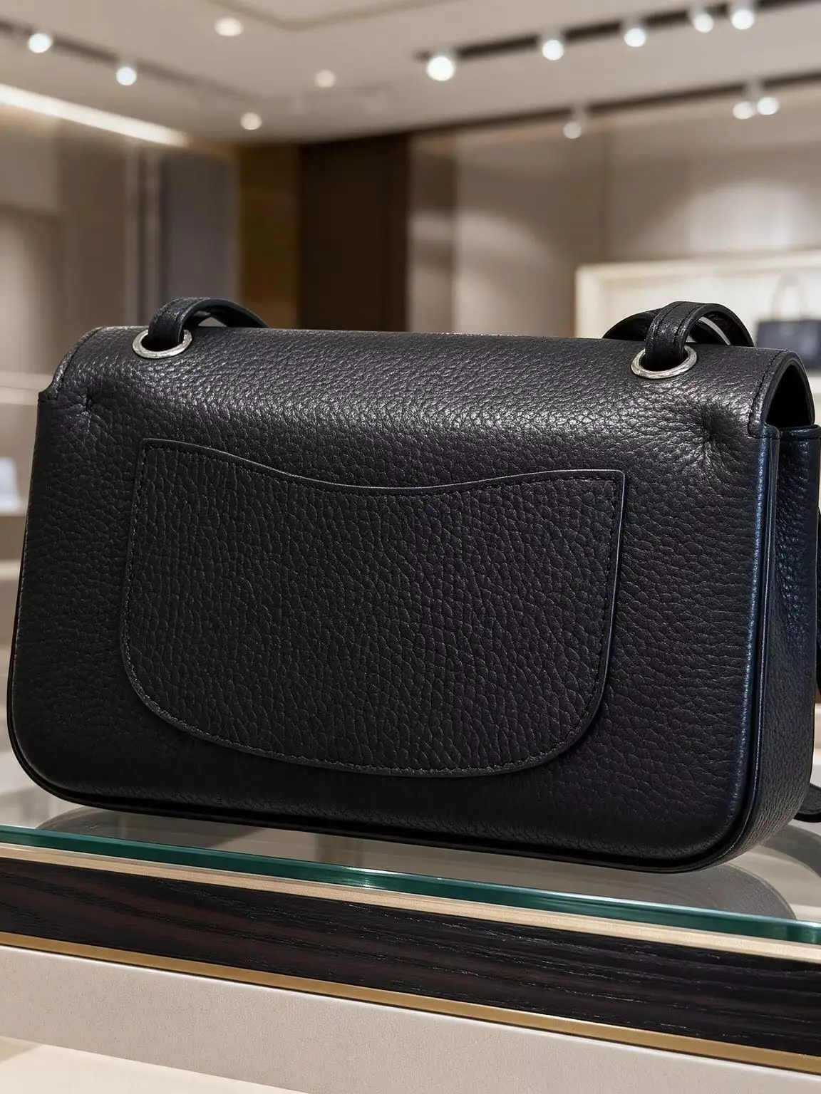 Damen-Umhängetasche aus echtem Leder, klassisches Klappendesign, Rindsleder mit strukturierter Oberfläche, große Kapazität, ideal für den täglichen Gebrauch und als Handtasche oder Umhängetasche.
