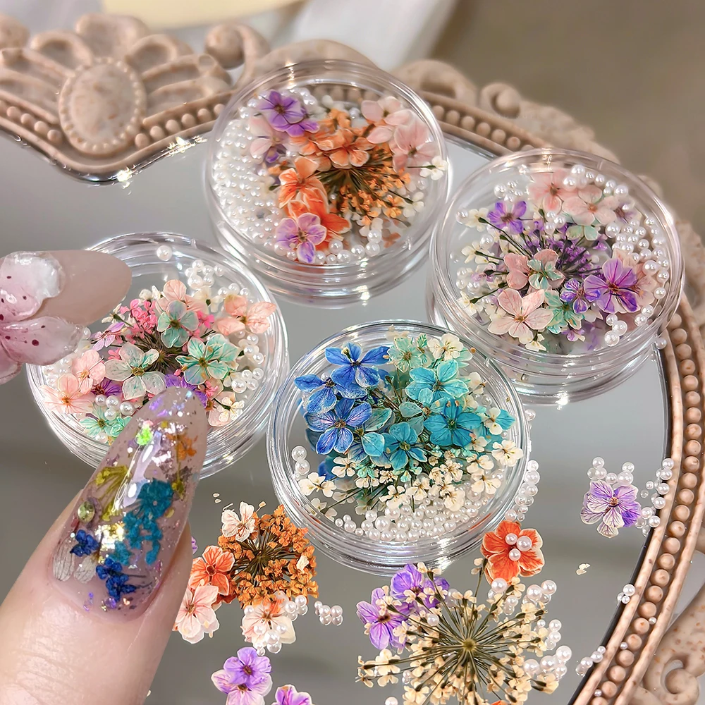 1 Glas mit gemischten Perlen, Nagelkunst-Trockenblumen-Charms, 3D-Natur-Trockenblumen- und Strass-Set, Feen-Blumen-Maniküre-Zubehör für Hochzeiten
