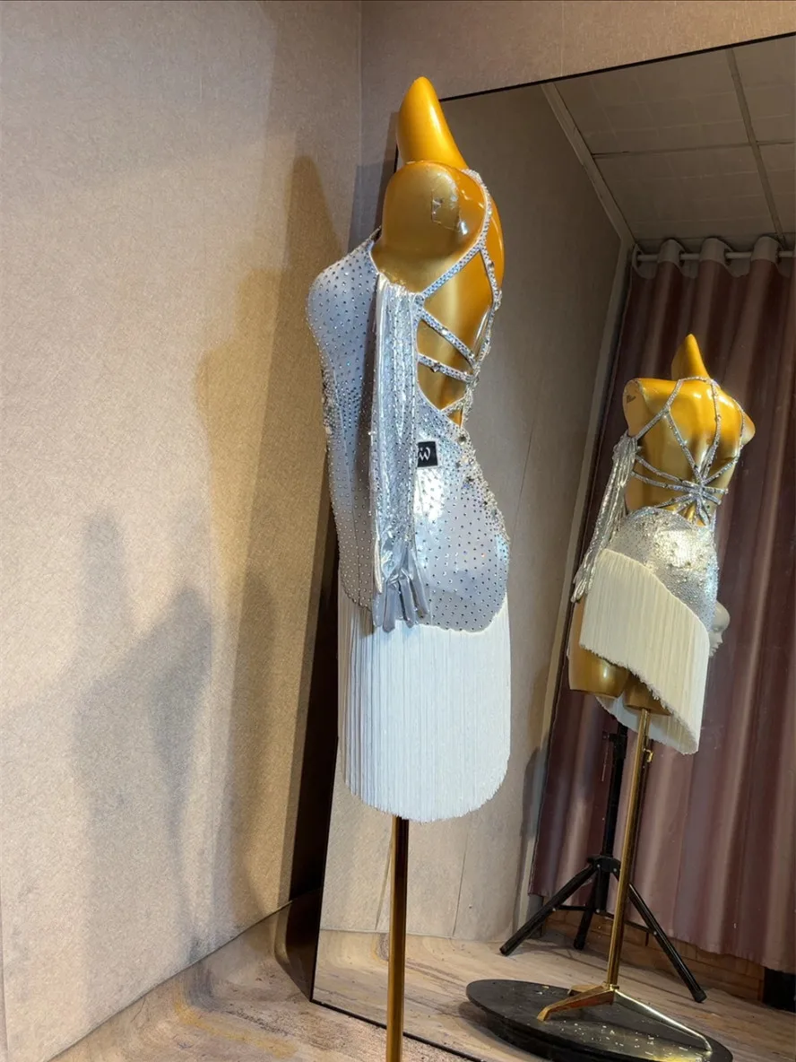 Ręcznie robiona sukienka do tańca latynoamerykańskiego – profesjonalny kostium do zawodów balowych dla kobiet z frędzlami i kryształkami