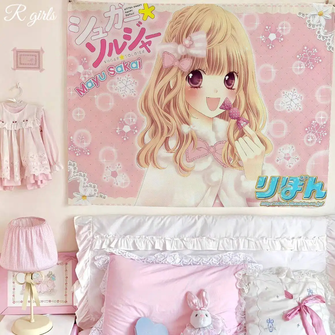 VIKAMA Kawaii Sugar Soldier Anime Mädchen Wandteppich, pastellfarbener gestreifter Hintergrund, Wandbehang für Mädchen, Schlafzimmerdekoration – Detail 2