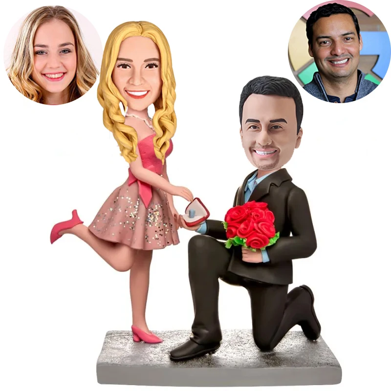 Pareja Bobbleheads personalizada  Couple Proposing Marriage Custom Bobblehead With Engraved Text