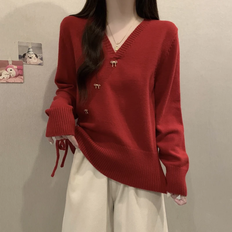 سترة نسائية محبوكة باللون الأحمر أوائل الخريف مقاس كبير فريد من نوعه بتصميم جميل للغاية وزر مائل على شكل حرف V طويل Sve