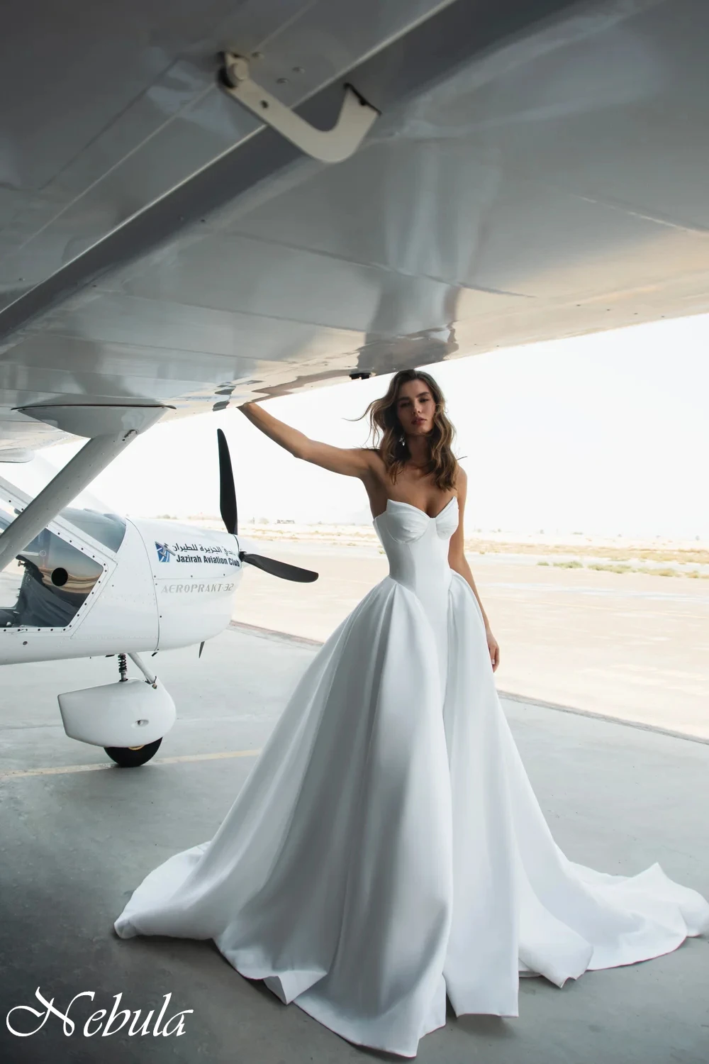 تخصيص فساتين الزفاف الساتان الأبيض النقي أنيقة الحبيب أكمام فساتين الزفاف الرسمية ألف خط قطار مصلى مساء اللباس