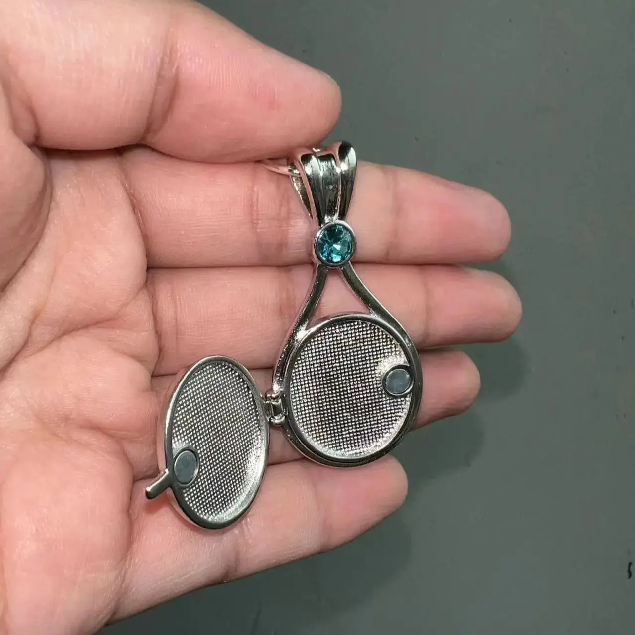 Anjj H2o Just Add Water Shell Keychain Luxurious Exquisite Silver Plated Locket Pendant Chain Jewelry for Mermaid Girl Woman
