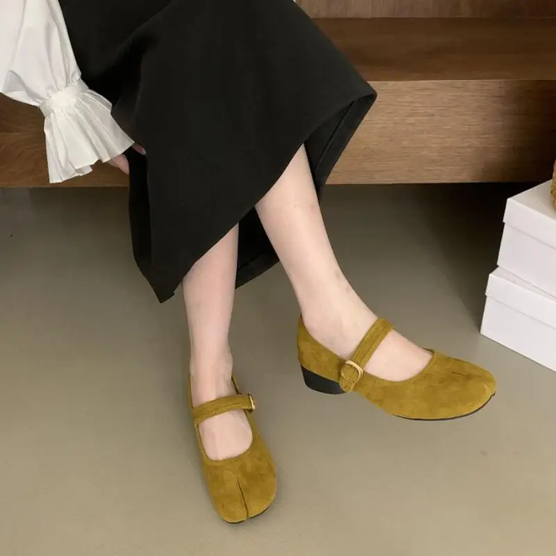 New Tabi Ninja Shoes Women Round Slilt Toe Shallow Buckle Casual Ballet Shoes Suede Eelgant Dress Thick Heel Mary Jane Shoes