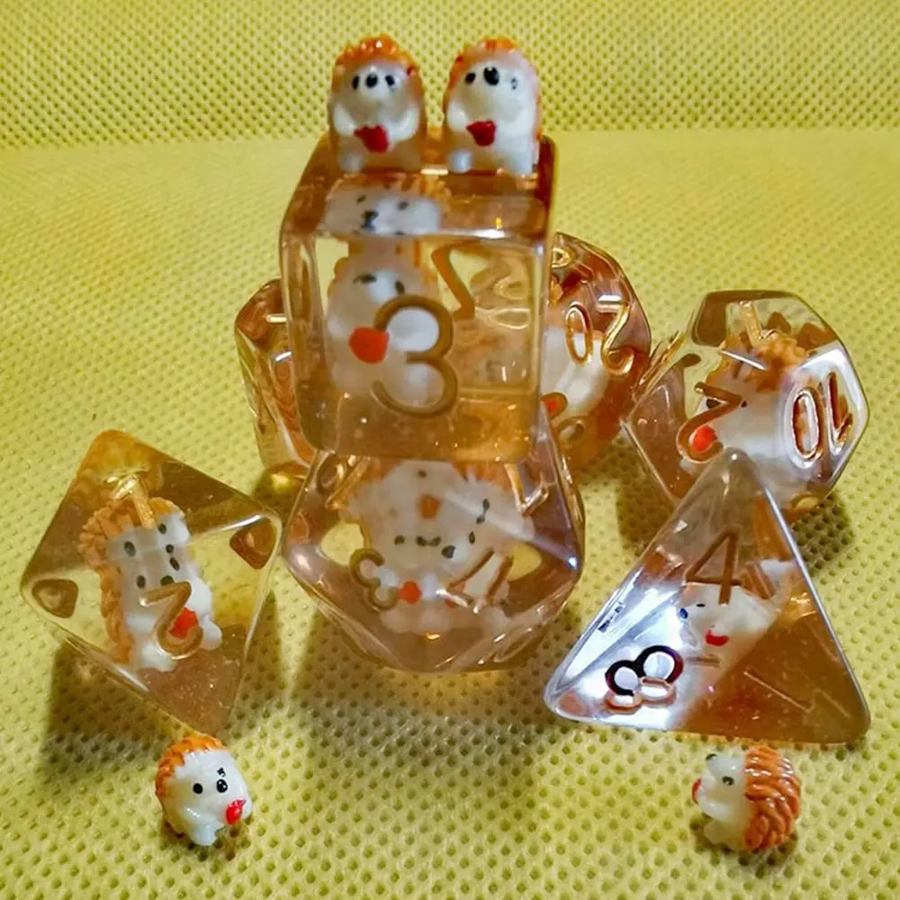 7PCS/Set Embedded Squirrel Holding Apples Shaped Polyhedral Animal Dice Set Game Dice For DND Accessories For Board Card Game