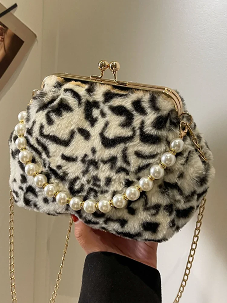 

Осенне-зимняя плюшевая сумка на клипсе, новая модная простая модная сумка на одно плечо, женская темпераментная сумка через плечо с жемчугом