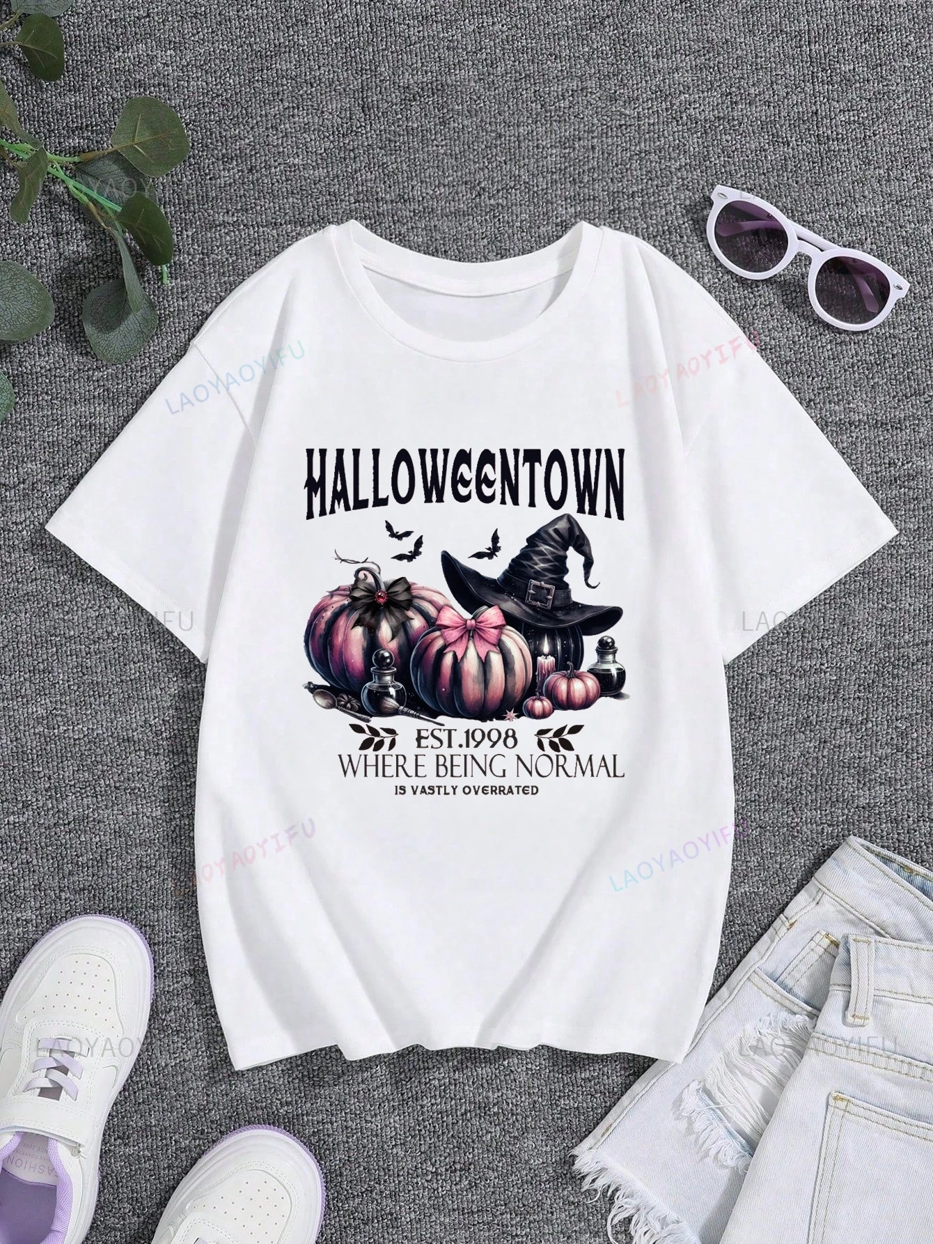 ハロウィンを祝いましょう - 魔女の楽しい漫画グラフィックシャツ、お祭りパーティー、ユニセックストップ、日常ファッション、カジュアルコットンTシャツ