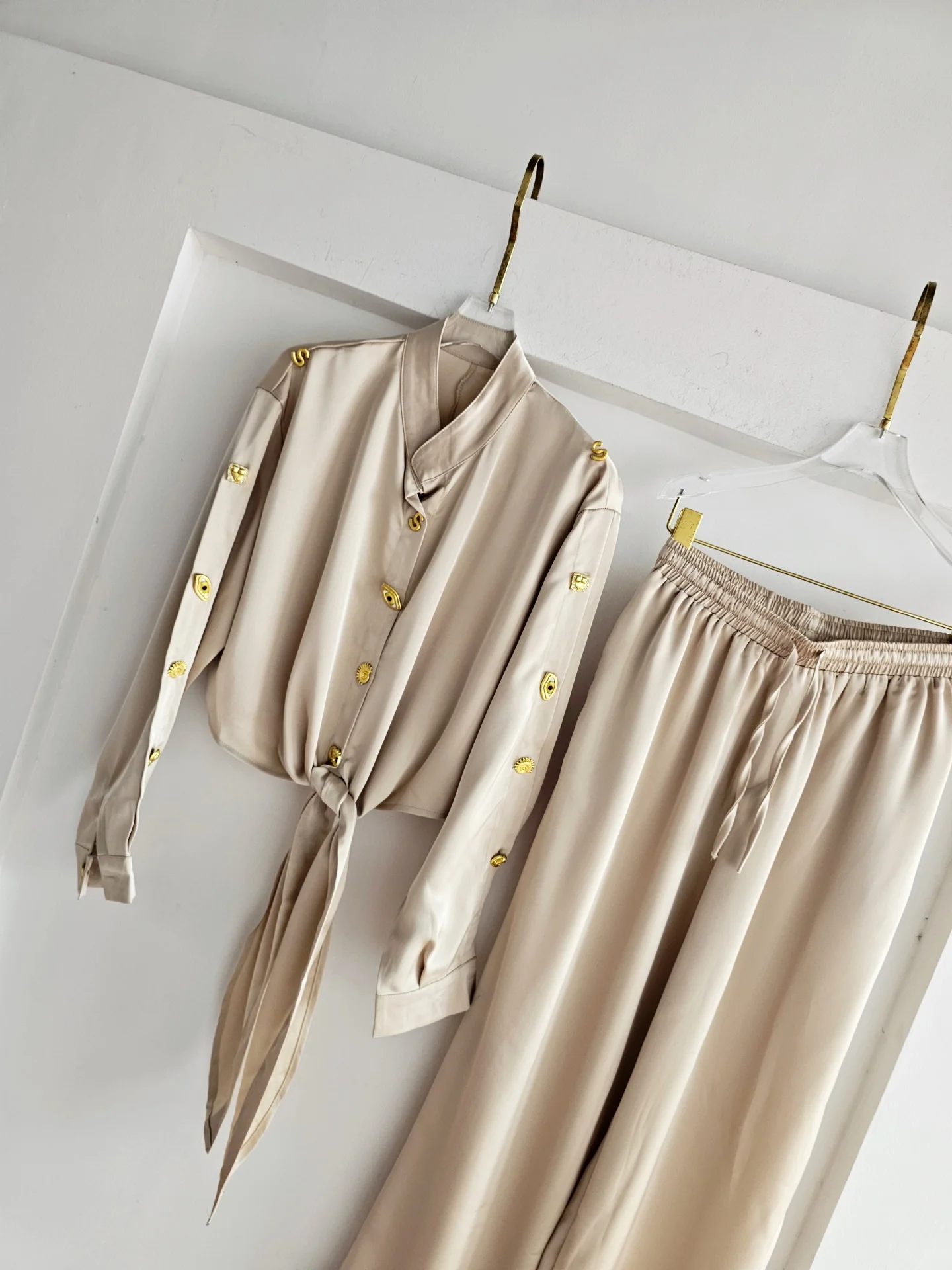 Elegant Shirt Set for Women with Metal Buckle Bow Tie Two Piece Suite Loose Fit High End Feeling Breathable Lightweight Summer image 3