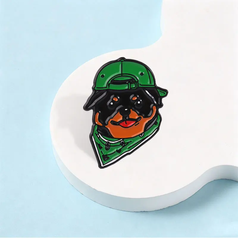 Lustiges Rottweiler-Emaille-Abzeichen Hund mit grüner Mütze Street-Style-Pin Legierungs-Brosche Schmuckgeschenke für Tierliebhaber – Detail 6
