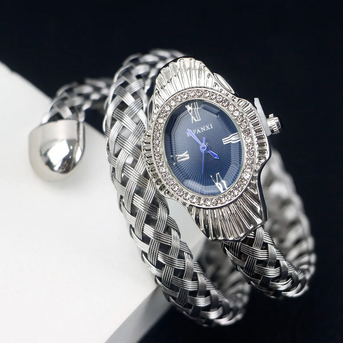 AAA Classic Unique Snake Head Quartz Watch Women's Fashion Retro Style Girl friend Luxury Watch Women Bling AAA Gold Clock Gift