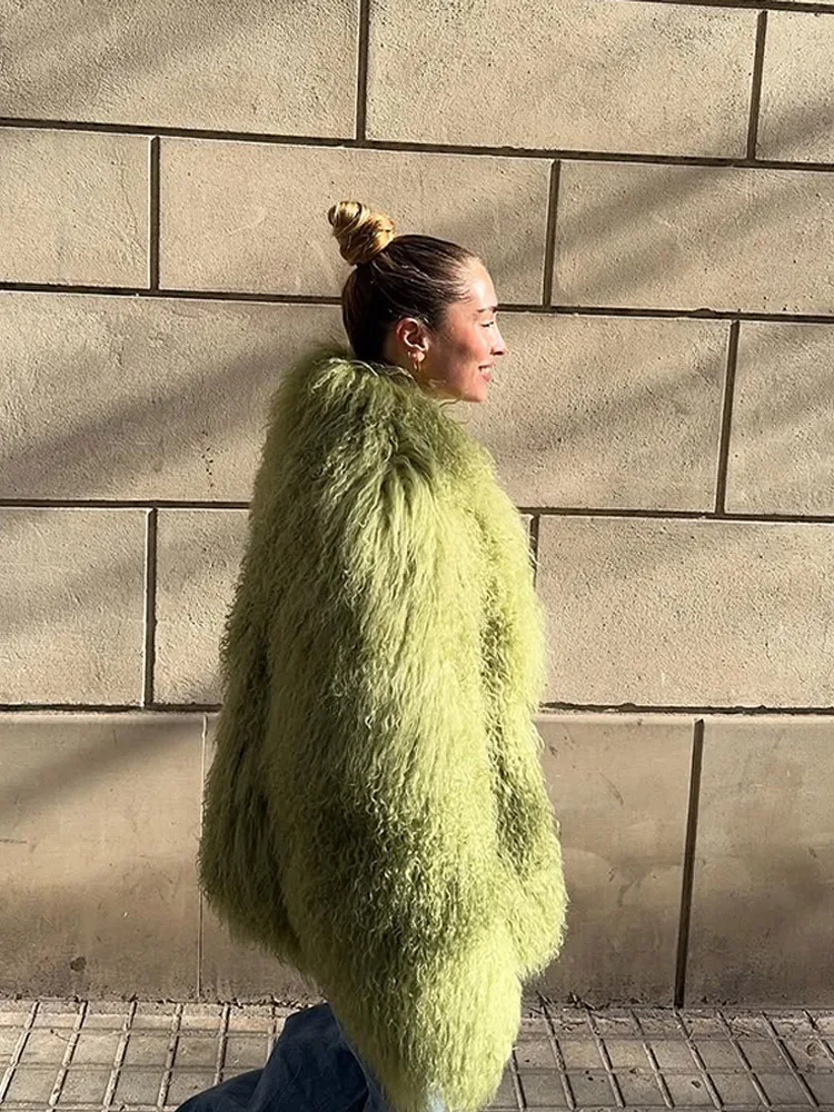 الفاخرة الأخضر رقيق فو الفراء سترة المرأة موضة التلبيب كم طويل فضفاض معطف دافئ 2025 الشتاء سيدة شارع العليا ملابس خارجية #1