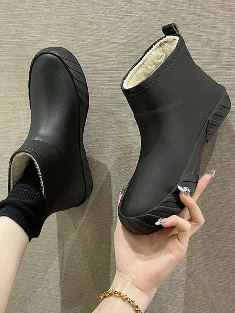 Women\'s Thick-soled Rain Boots Waterproof Women\'s Mid-tube Thickened Rain Boots Plush Rain Boots Overshoes 2024