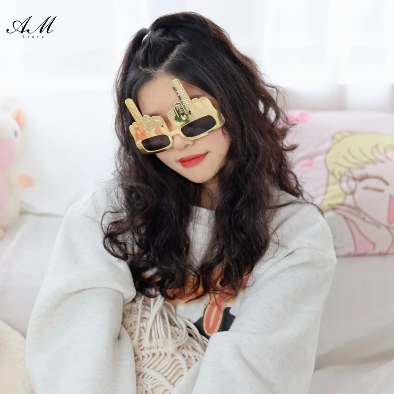 Yaratıcı Komik Orta Parmak Gözlük Kaya Dans Gösterisi Komik Eğlence Dekorasyon Selfie Prop Güneş Gözlüğü