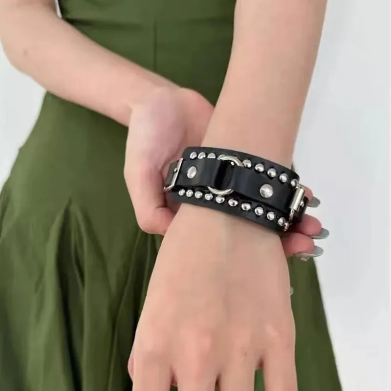 Punk Dark Gothic Rock and roll Heavy metal style Y2K style Personality Circle Wristband Bracelet Rivets Leather Alloy