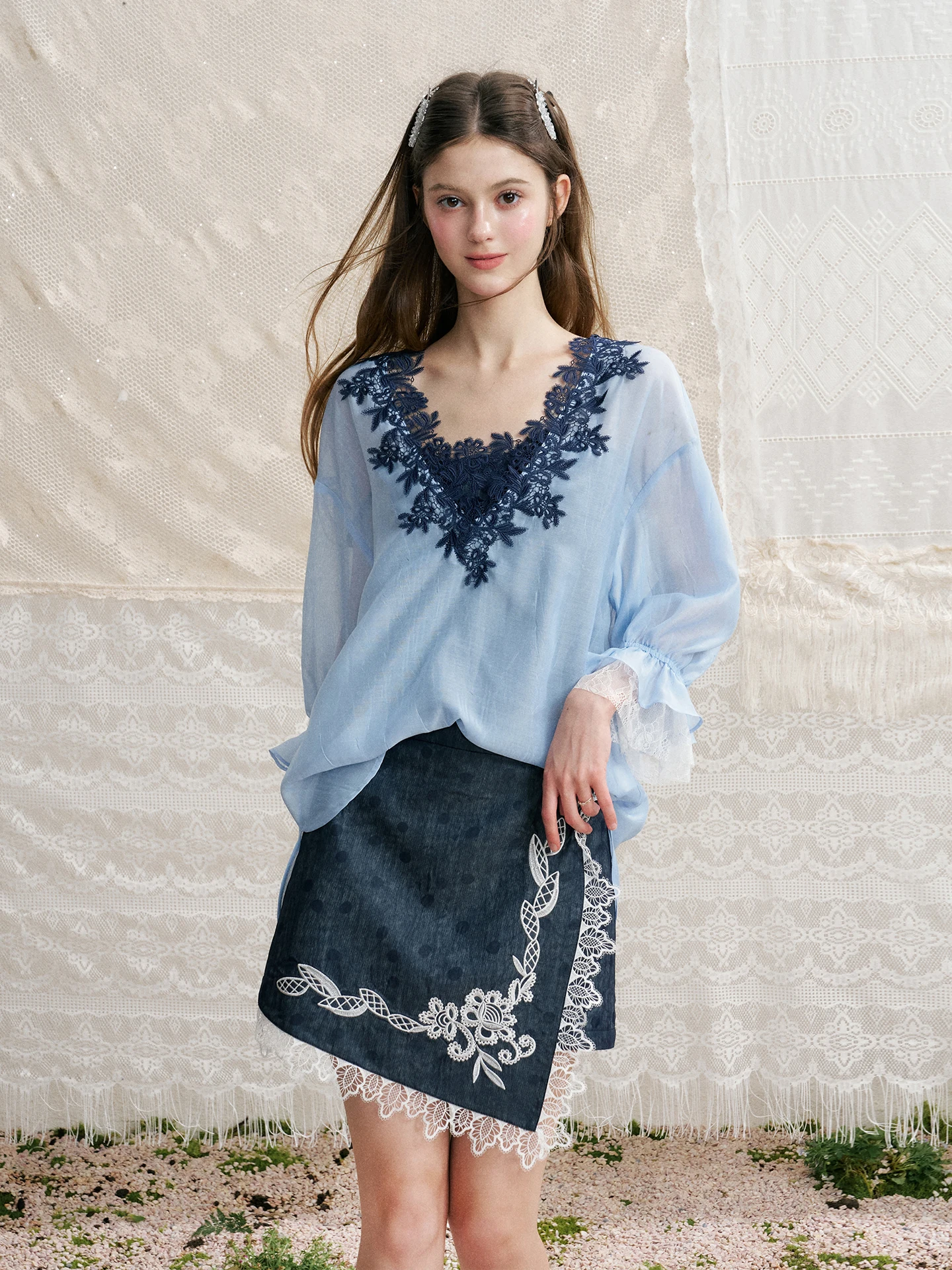 

Summer 2026 Retro Gold Embossed Polka Dot Halter Top And Skirt Set Women's Sweet Cool Style Three-Piece Suit Long Sleeve Shirt
